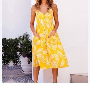 Yellow and White Boho Pleated Midi Spaghetti Strap Sundress Women’s Medium